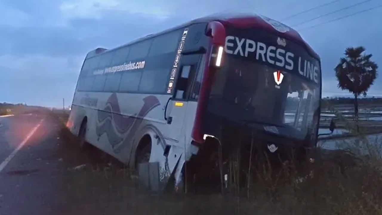 Kurnool Bus Accident | భయపెడుతున్న ప్రైవేటు ట్రావెల్స్.. ఇవాళ ఒక్కరోజే రెండు బస్సు ప్రమాదాలు!