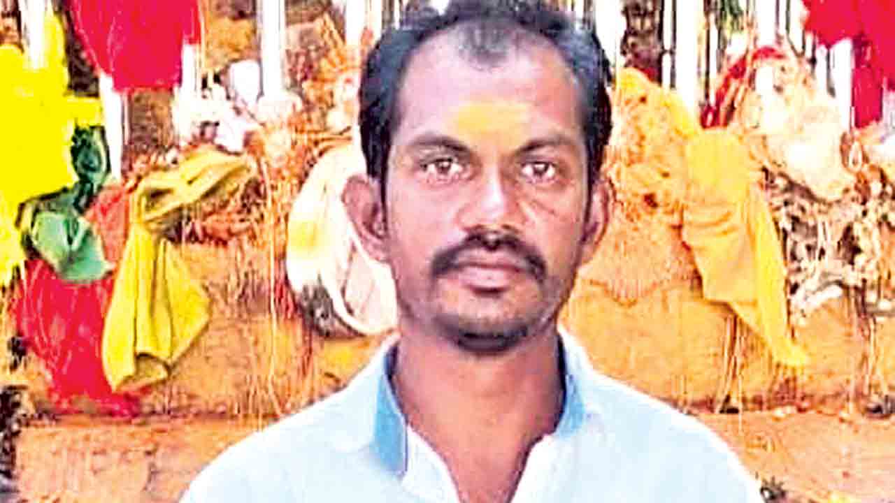 విద్యుదాఘాతంతో పౌల్ట్రీ రైతు మృతి