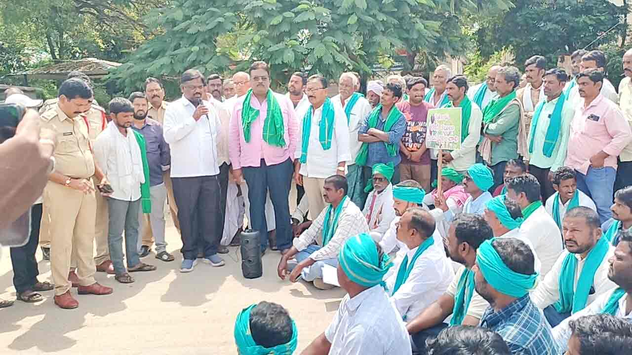 రైతులకు చెల్లించాల్సిన బోనస్ ఎప్పుడు చెల్లిస్తారో స్పష్టత ఇవ్వాలి..! కాంగ్రెస్ స‌ర్కార్‌ను నిల‌దీసిన రైత‌న్న‌లు