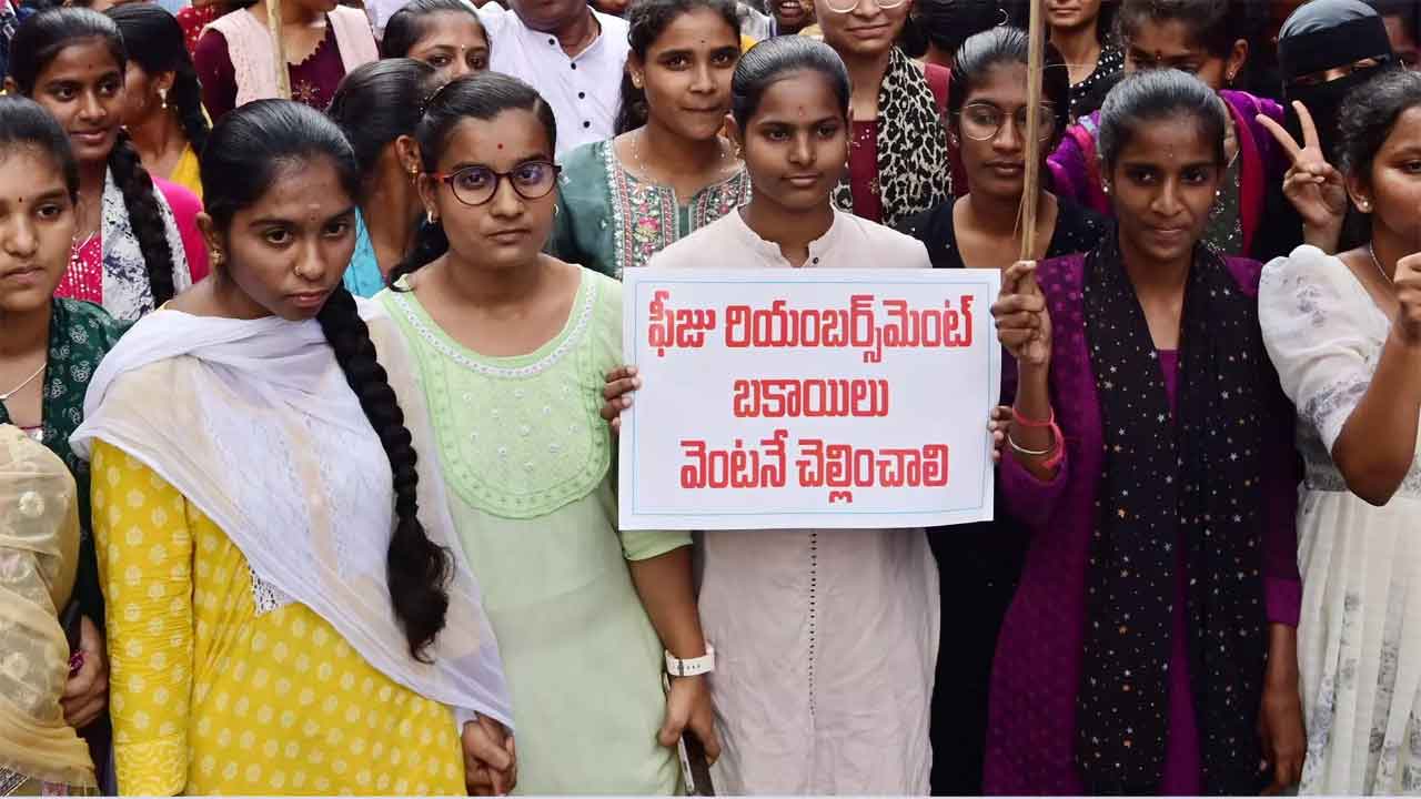 ‘ఫీజుల’ కోసం 4న చలో కలెక్టరేట్