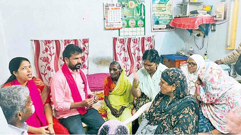 Former Mla Methuku Anand