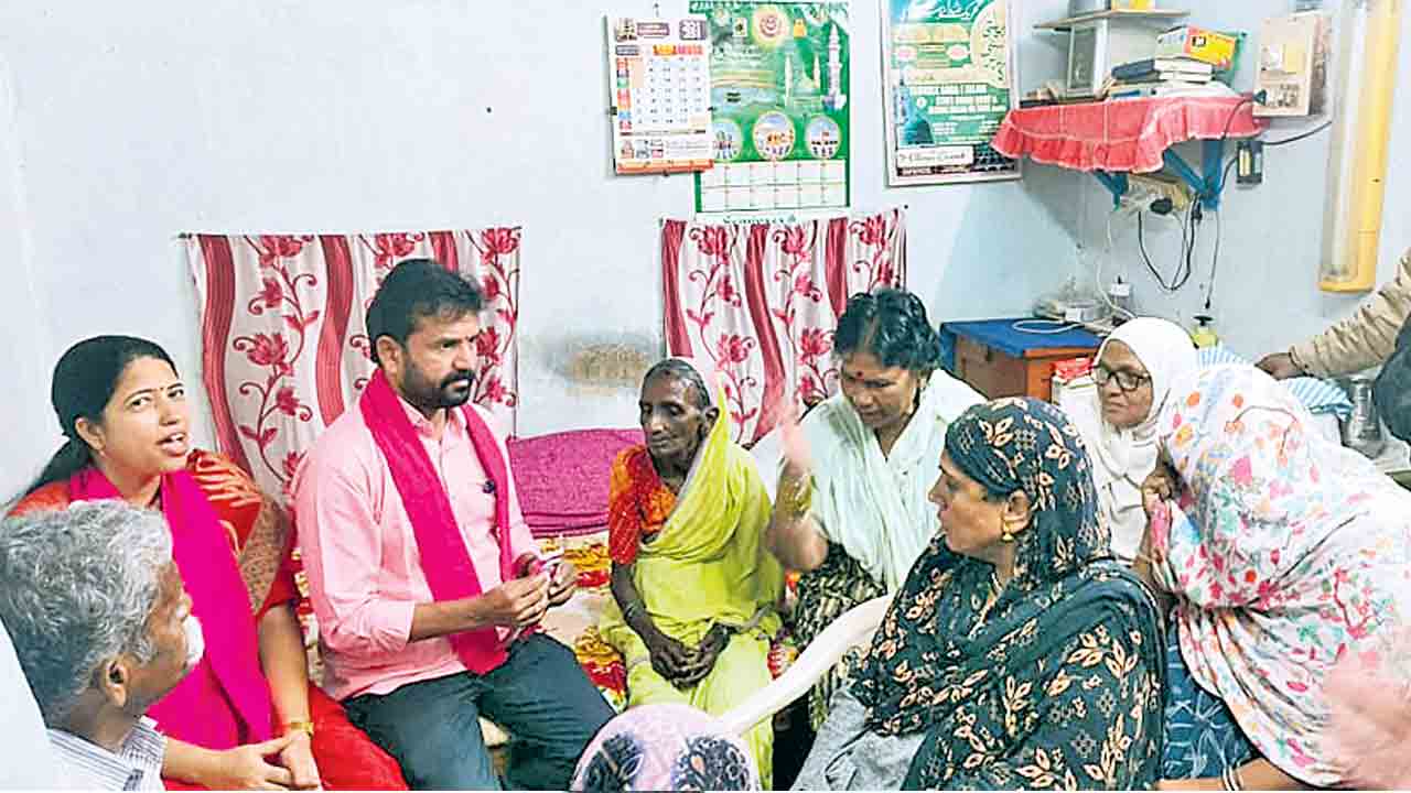 కాంగ్రెసోళ్ల డబ్బులు తీసుకుంటా.. కారుకే ఓటేస్తా