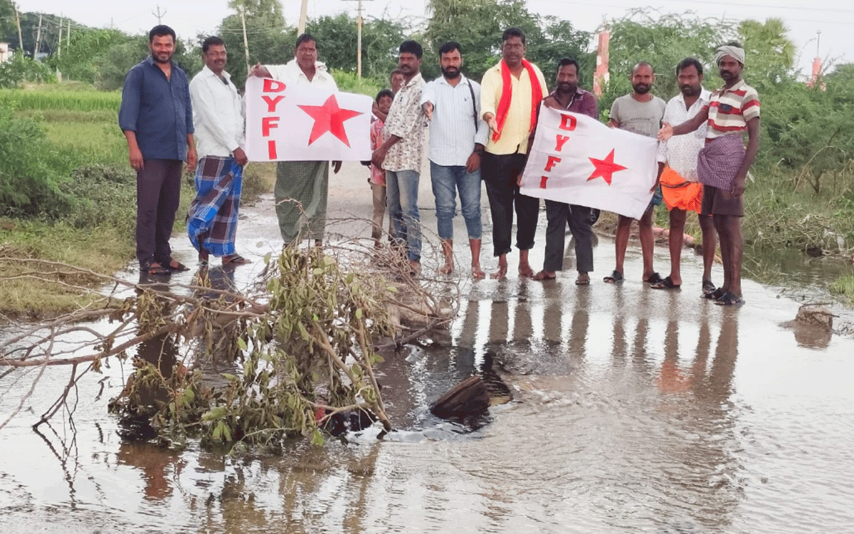 Atmakur(M) : ‘కూరెళ్ల‌ నుండి రాఘవపురం వెళ్లే కల్వర్టును హై లెవెల్ బ్రిడ్జిగా మార్చాలి’