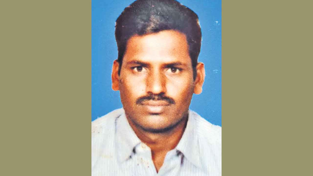 గల్ఫ్‌లో చిక్కుకున్న గోపులాపూర్‌వాసి