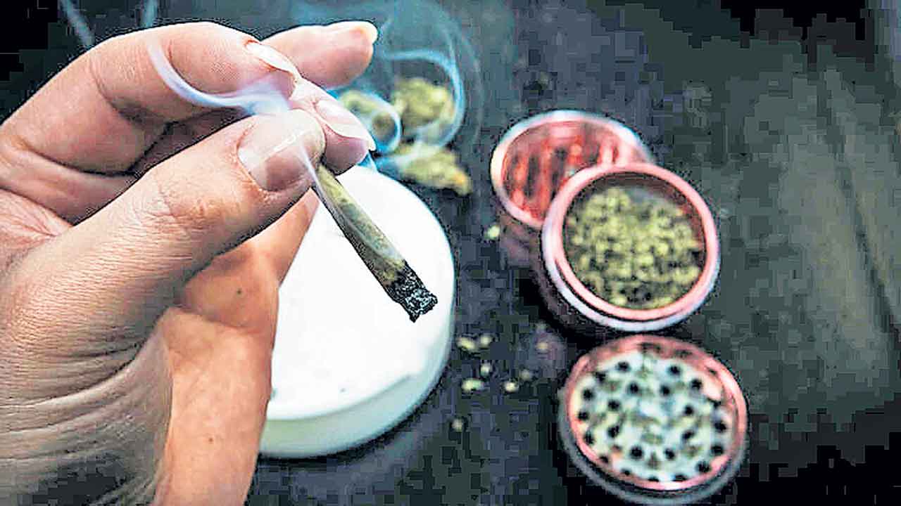 Hyderabad | హైదరాబాద్‌లో రెచ్చిపోయిన గంజాయి బ్యాచ్.. ఏఎస్సైపై దాడి