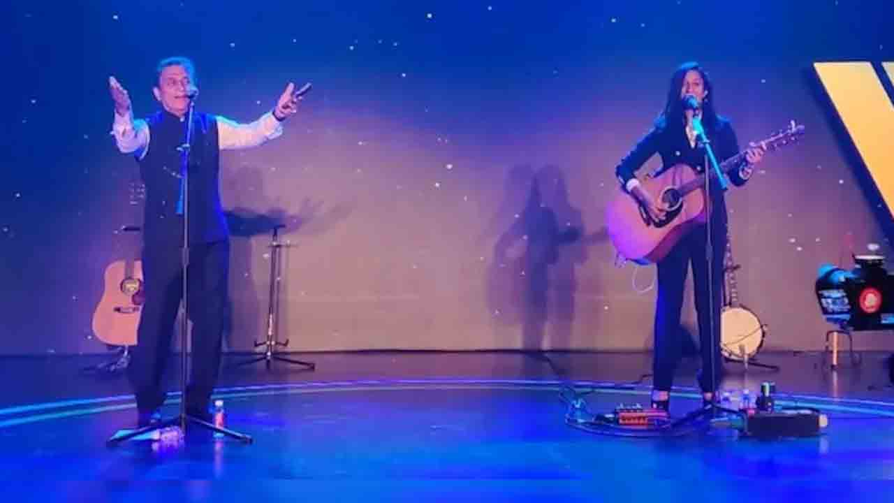 Sunil Gavaskar | ప్రపంచకప్ గెలిస్తే ఆమెతో కలిసి పాట పాడుతా..  తను ఎవరో తెలుసా..!