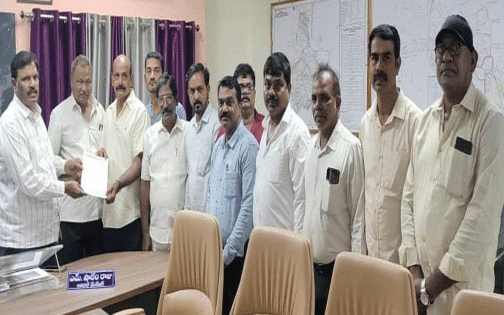 Ramavaram : 'సర్ఫేస్ ఫిట్టర్స్, ఎలక్ట్రీషియన్స్ కౌన్సెలింగ్‌లో సీనియర్స్‌కి అన్యాయం'