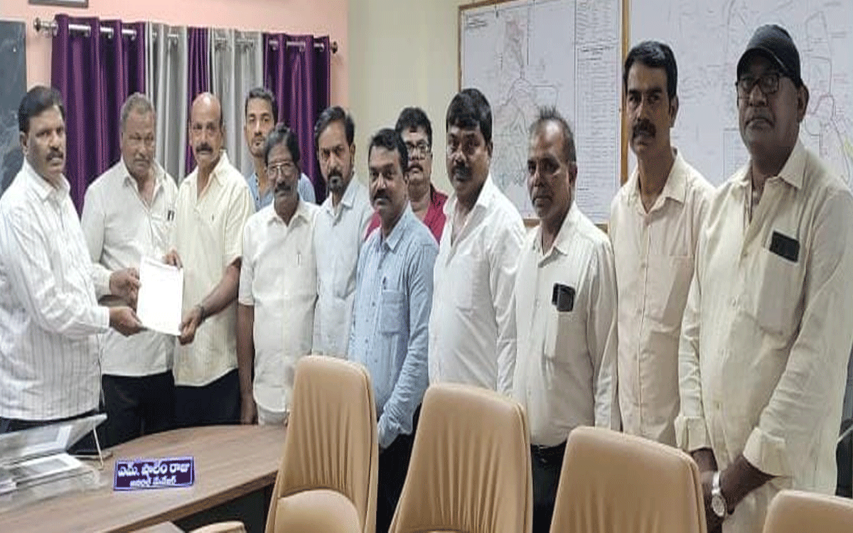 Ramavaram : ‘సర్ఫేస్ ఫిట్టర్స్, ఎలక్ట్రీషియన్స్ కౌన్సెలింగ్లో సీనియర్స్కి అన్యాయం’