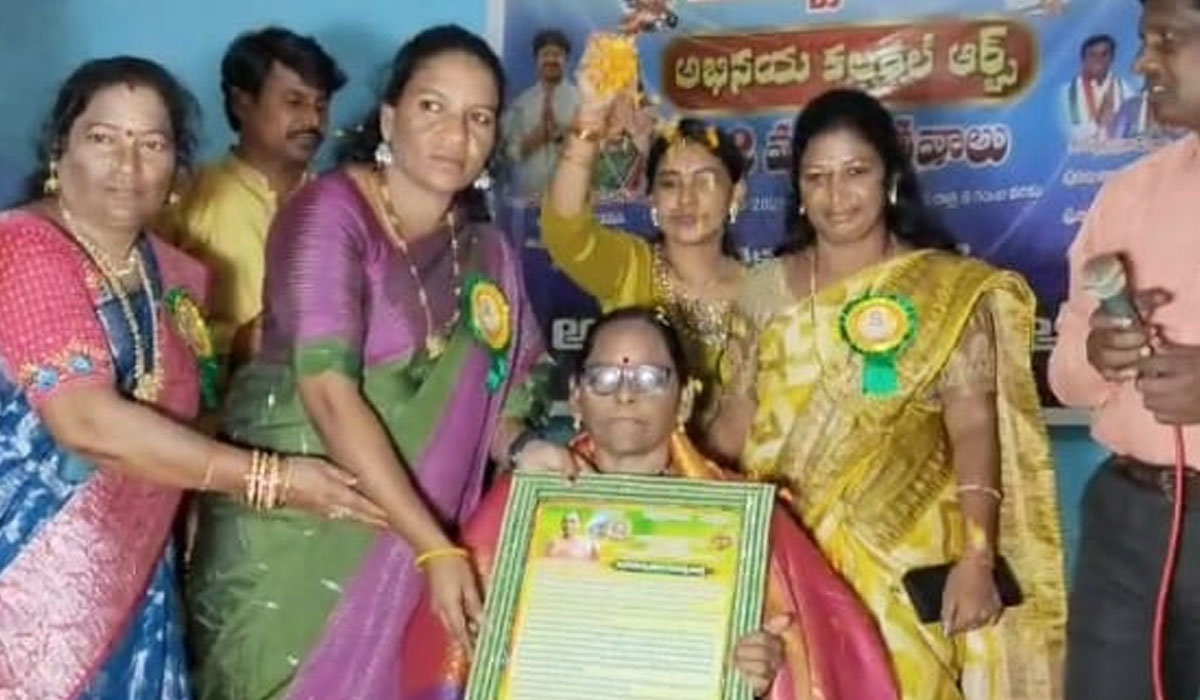 Teresa Seva Ratna Award | మూడు దశాబ్దాల ఆమె సేవకు దక్కిన గౌరవం.. గోలివాడ చంద్రకళ కు మదర్ థెరిస్సా సేవా రత్న అవార్డుతో సత్కారం