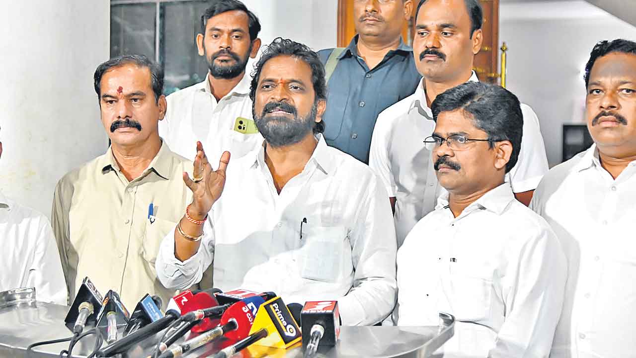 బీసీ రిజర్వేషన్లకు చట్టబద్ధత కావాలి.. బిల్లు పెండింగ్‌లో ఉన్నప్పుడు జీవోనా?: మాజీ మంత్రి శ్రీనివాస్‌గౌడ్‌