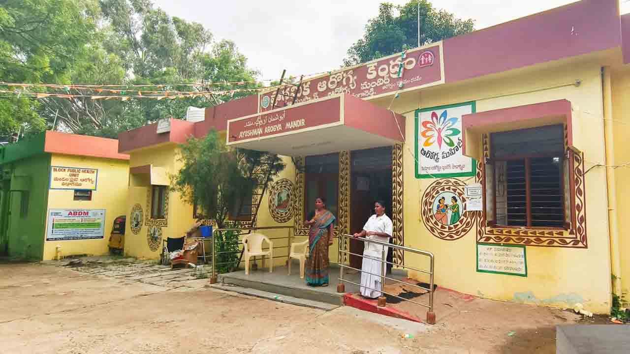 Govt Hospital | వైద్యారోగ్యశాఖ మంత్రి ఇలాఖాలో ప్రభుత్వ వైద్యమా.. ప్రాణాలు పోతాయట..?