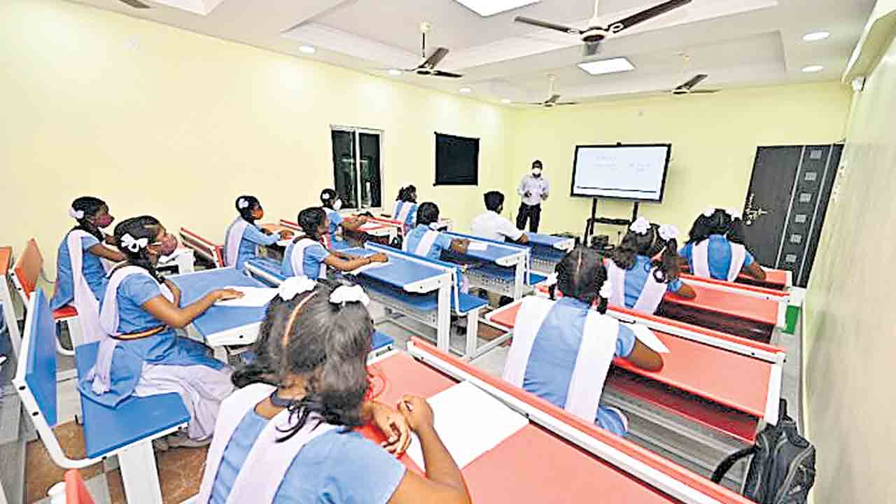 Telangana | ప్రభుత్వం పైసలిస్తలేదు.. మీ పిల్లల్ని స్కూలుకు పంపకండి.. పేరెంట్స్కు BAS  స్కూళ్ల సూచన