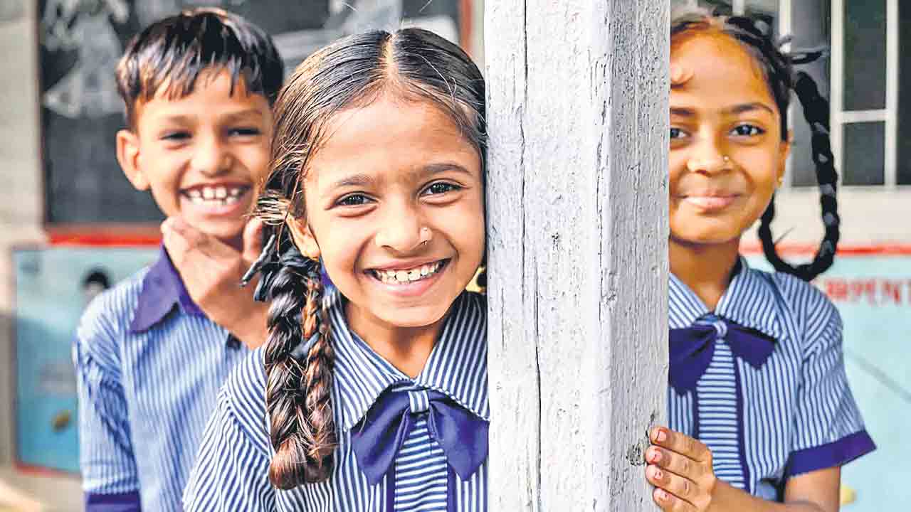 అమ్మాయి సర్కారు బడికి.. అబ్బాయి ప్రైవేటుకు!.. లింగవివక్ష నుంచి ఇంకా బయటపడని జనం!