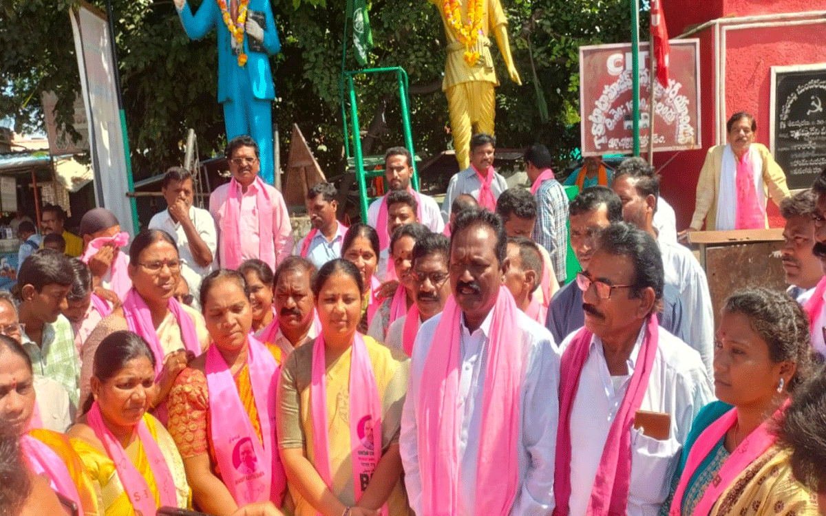 Yellandu : ఆదివాసీల ఆత్మగౌరవ ప్రతీక కొమురం భీమ్ : మాజీ ఎమ్మెల్యే హరిప్రియ నాయక్