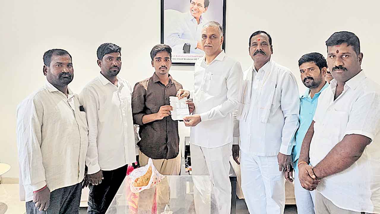 ట్రిపులార్‌ అలైన్‌మెంట్‌ను మార్చేలా ప్రభుత్వంపై ఒత్తిడి తేవాలి