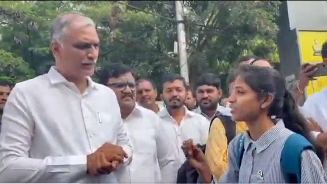 మాకు క‌నీసం మ‌ర్యాద ఇవ్వ‌డం లేదు.. హ‌రీశ్‌రావుతో త‌మ క‌ష్టాలు చెప్పుకున్న ప్ర‌యాణికులు