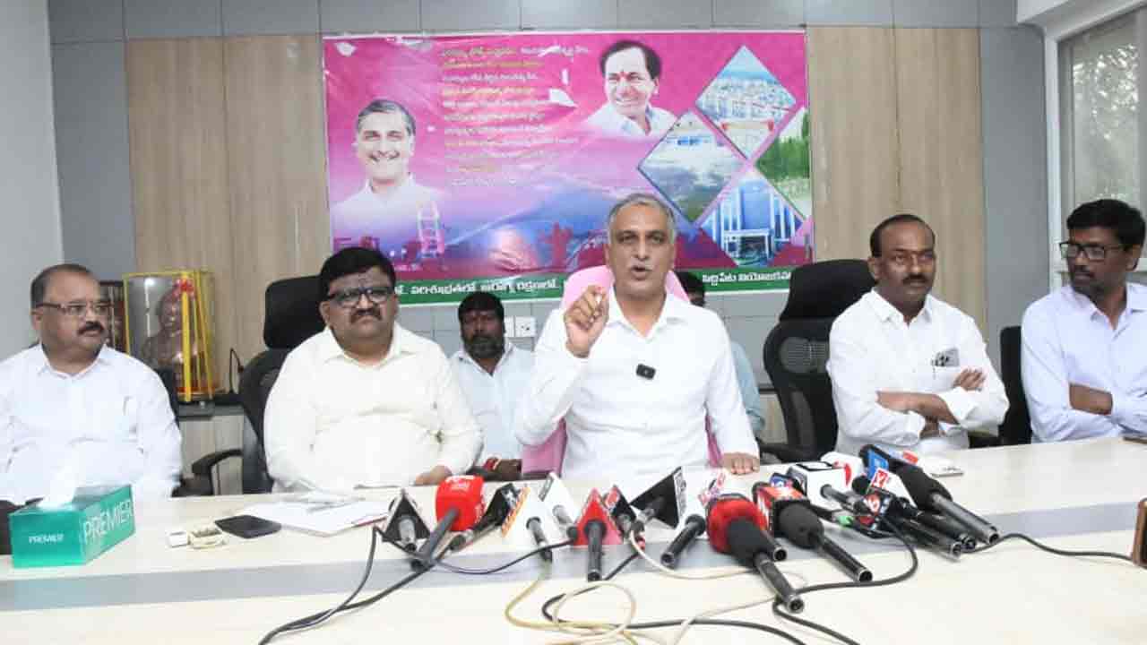 Harish Rao | రేవంత్ ప్రభుత్వానికి కాంట్రాక్టర్ల మీద ఉన్న శ్రద్ధ ప్రభుత్వ ఉద్యోగులపై లేదు : హరీశ్రావు