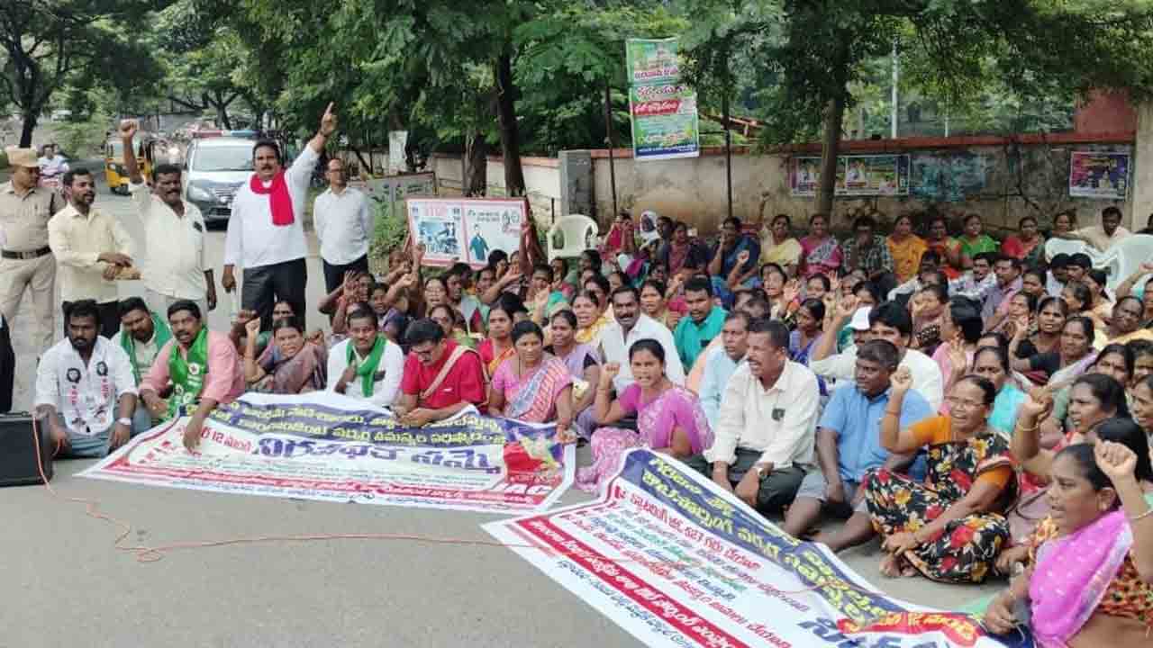గిరిజన కార్మికుల ఆకలి బాధలు ముగ్గురు మంత్రులకు కనిపించవా?