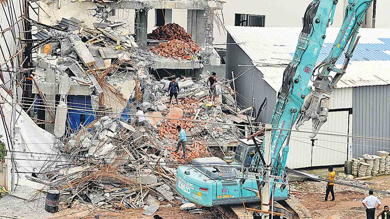 నడుస్తున్నది సర్కార్‌ కాదు, సర్కస్‌!