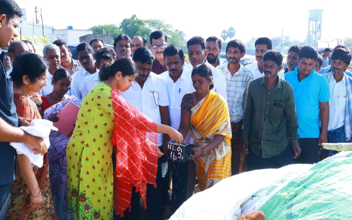 Nalgonda : ధాన్యం సేకరణలో నిర్లక్ష్యం వహిస్తే కఠిన చర్యలు : కలెక్టర్ ఇలా త్రిపాఠి