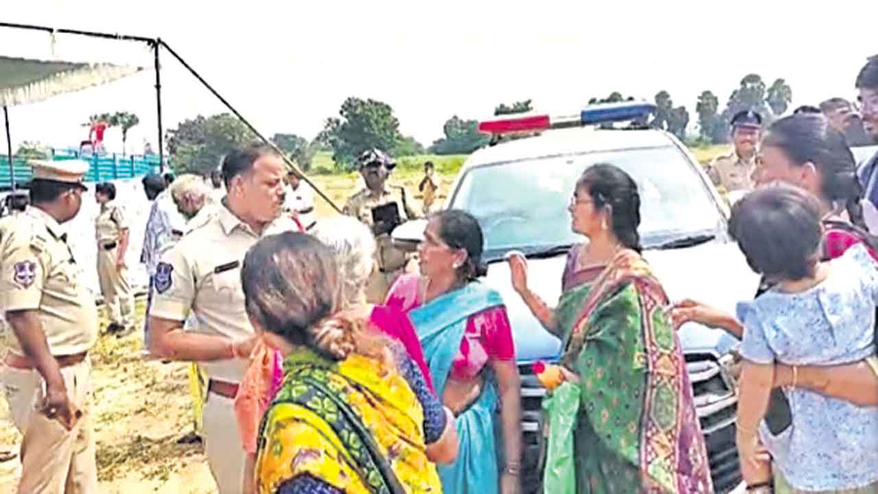 ఇచ్చిన భూమిని మళ్లీ లాక్కుంటే ఎలా?