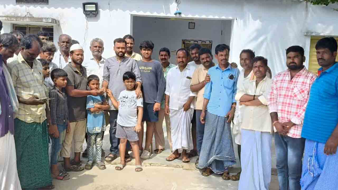 Chandampeta | వలస కార్మికునికి ఆర్థిక సాయం అందజేసిన జాల నరసింహారెడ్డి
