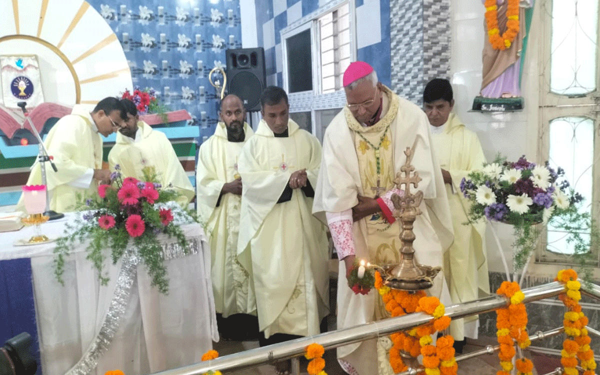 Yellandu : ఘనంగా జపమాల మాత దేవాలయ స్వర్ణోత్సవ వేడుకలు