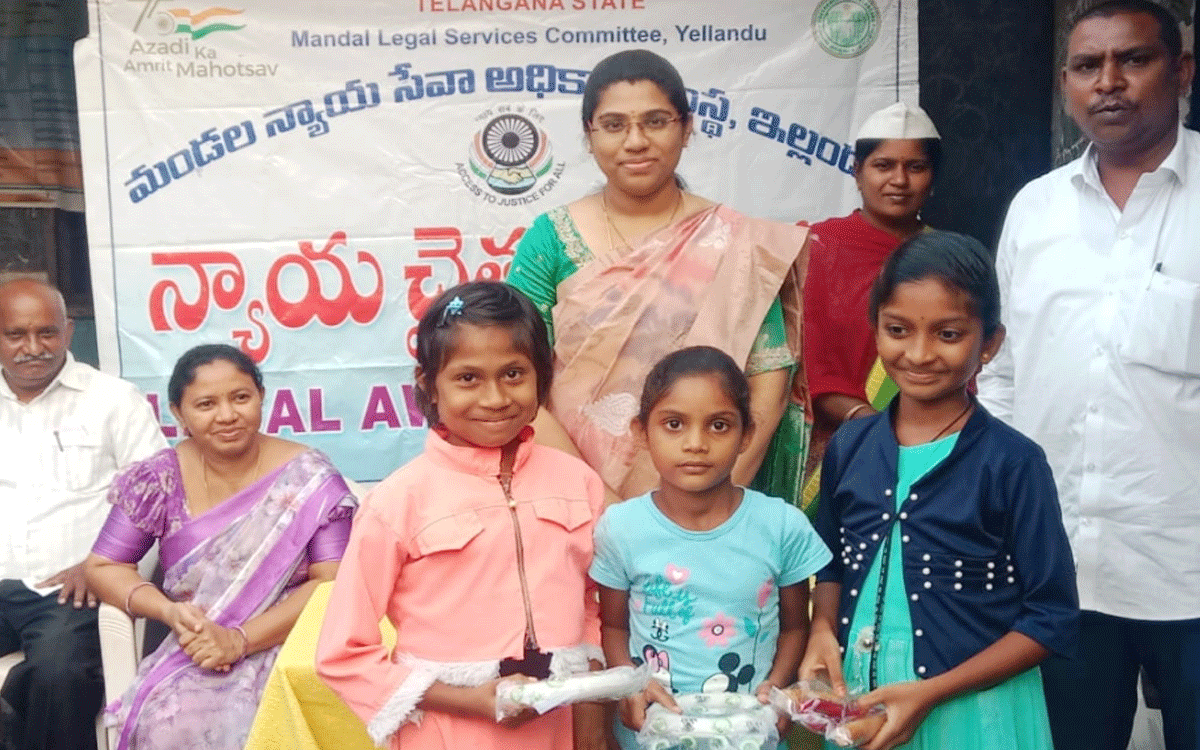 Yellandu : పేదరిక నిర్మూలనకు చదివే సరైన మార్గం : జడ్జి కీర్తి చంద్రిక రెడ్డి