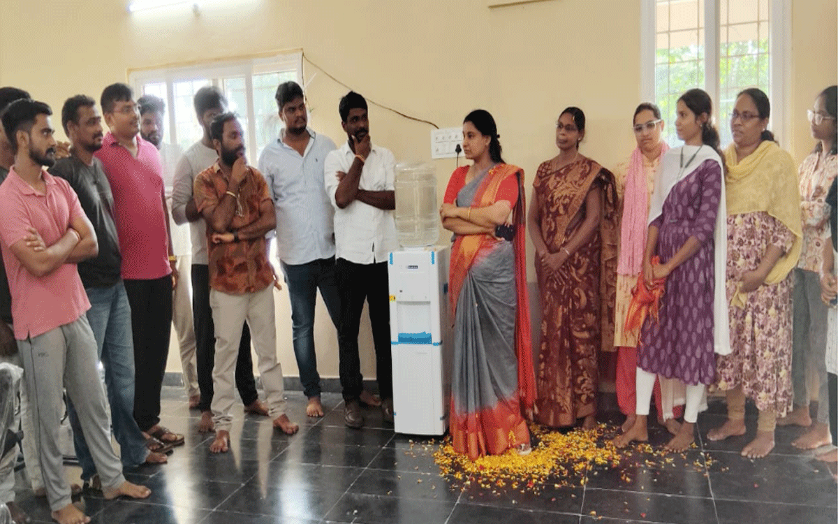 Yellandu : ఇల్లెందు గ్రంథాలయానికి వాటర్ ప్యూరిఫైయర్ అంద‌జేత‌