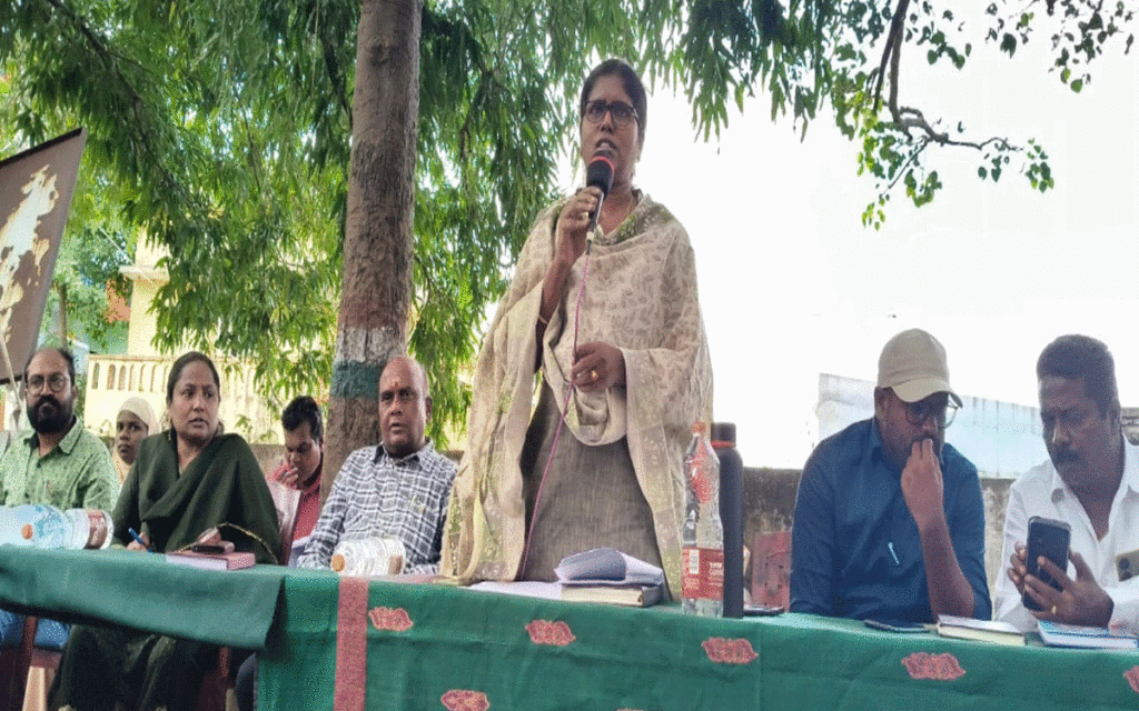 Karepally : 'రైల్వే లైన్ భూ నిర్వాసితులకు మార్కెట్ రేటు చెల్లించాలి'