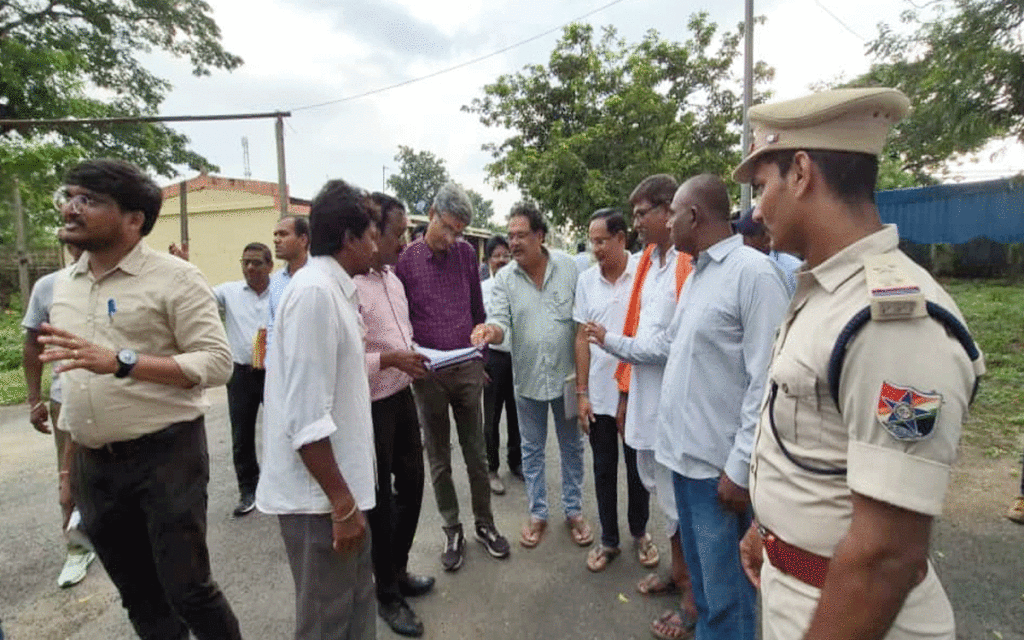 Karepally : రైళ్ల‌ను పునరుద్ధరించాలని డీఆర్ఎం గోపాలకృష్ణకు వినతి