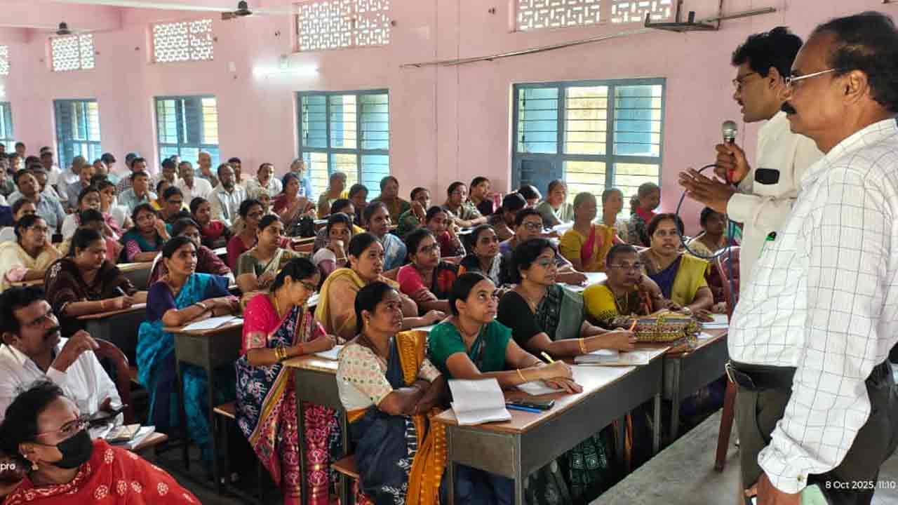 పోలింగ్ నిర్వహణలో ప్రిసైడింగ్ అధికారుల పాత్ర కీలకం : ఎంపీడీవో శ్రీనివాసరావు