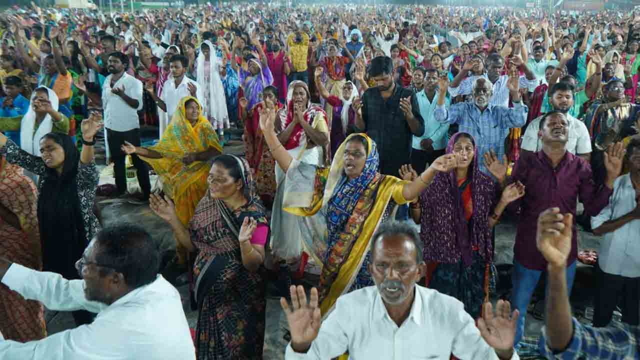 Kasipeta | నేడు కల్వరీ చర్చి ఉపవాస దీక్షల ముగింపు సభ..భారీగా తరలి వచ్చిన క్రైస్తవులు