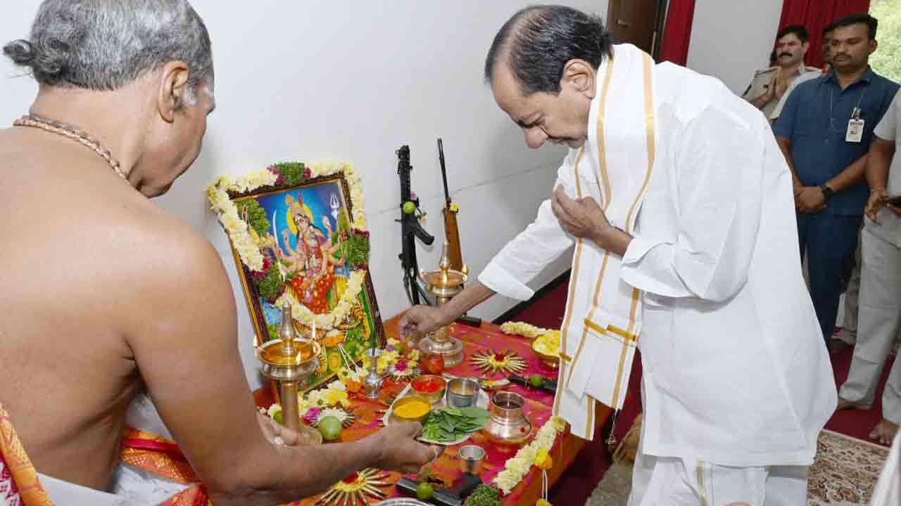 KCR | బీఆర్ఎస్ అధినేత కేసీఆర్ నివాసంలో దసరా వేడుకలు