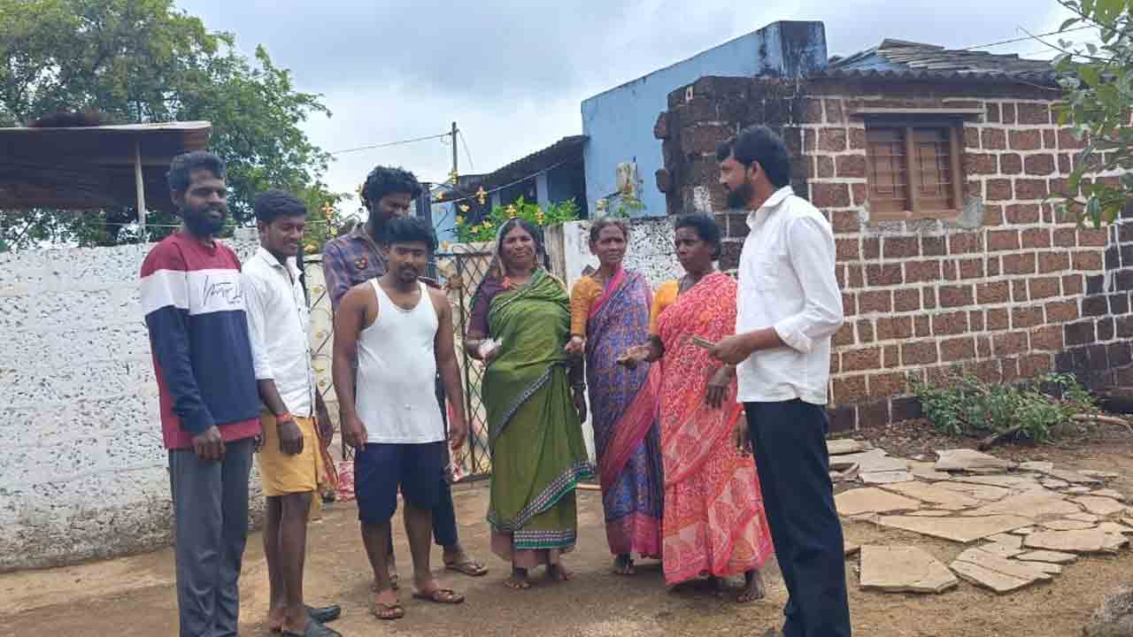 Khalilpur Village | తాగునీటి కష్టాలు.. చందాల రూపంలో డబ్బులు జమ చేసుకుని..