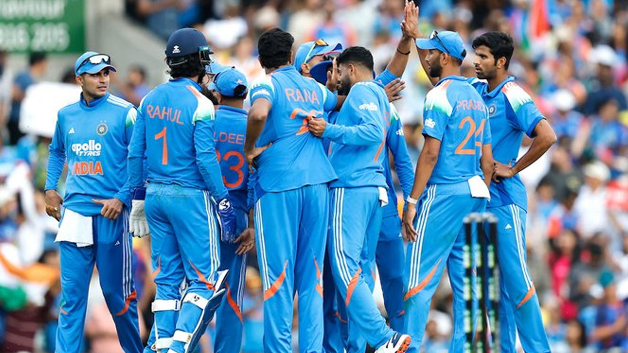 Virat Kohli: షార్ట్ పవర్ఫుల్ షాట్.. సూపర్ క్యాచ్ పట్టిన కోహ్లీ .. వీడియో