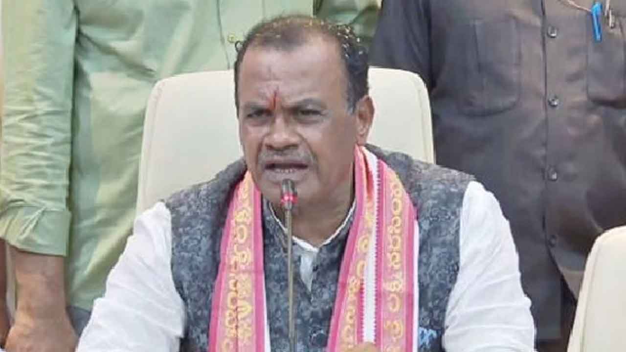 తుపానుతో రోడ్లకు 225 కోట్లు నష్టం