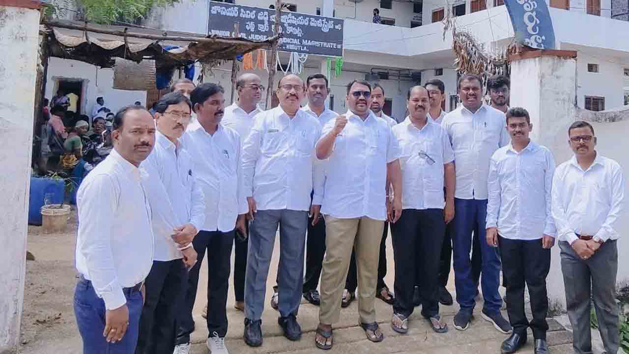 Korutla | కోరుట్లలో విధులు బహిష్కరించిన న్యాయవాదులు