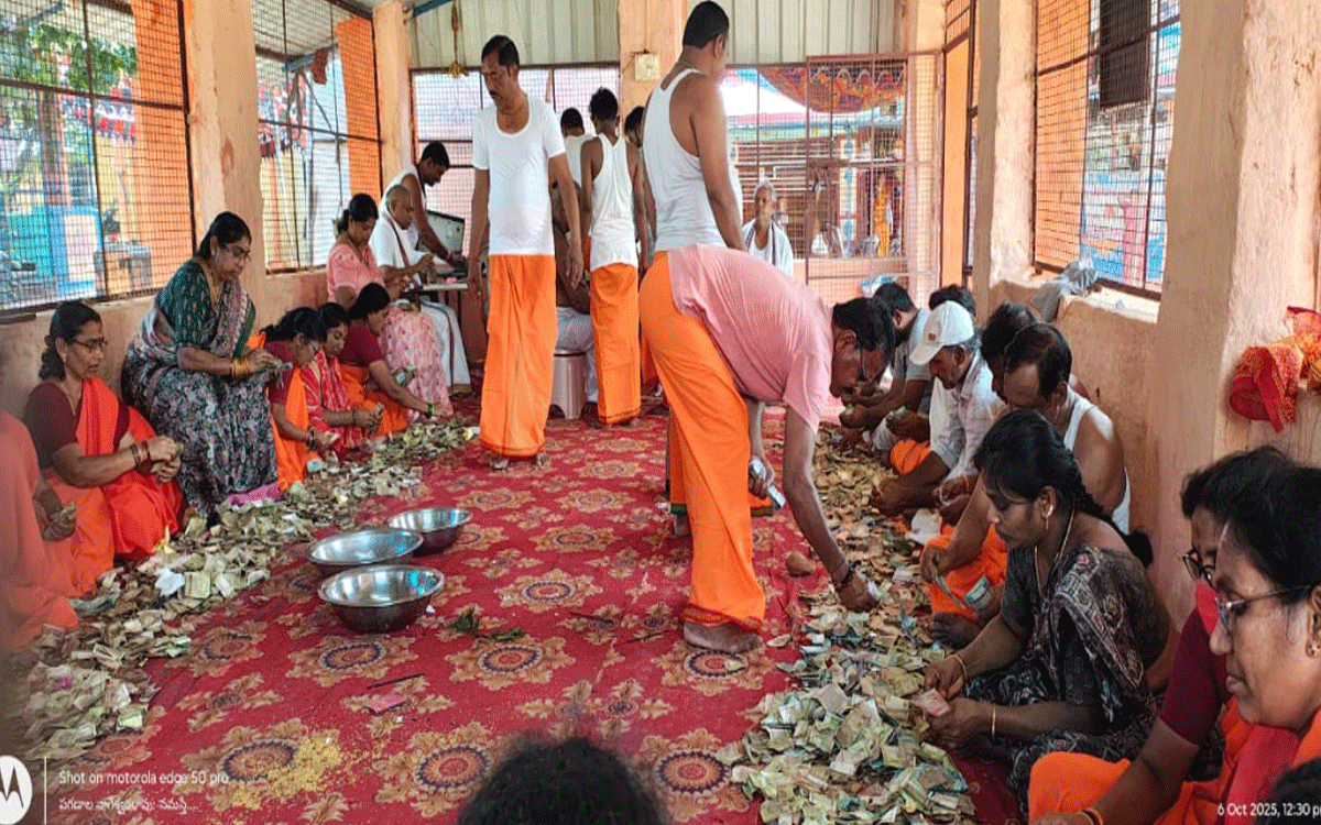 Karepally : కోటమైసమ్మ జాతర హుండీ ఆదాయం లెక్కింపు