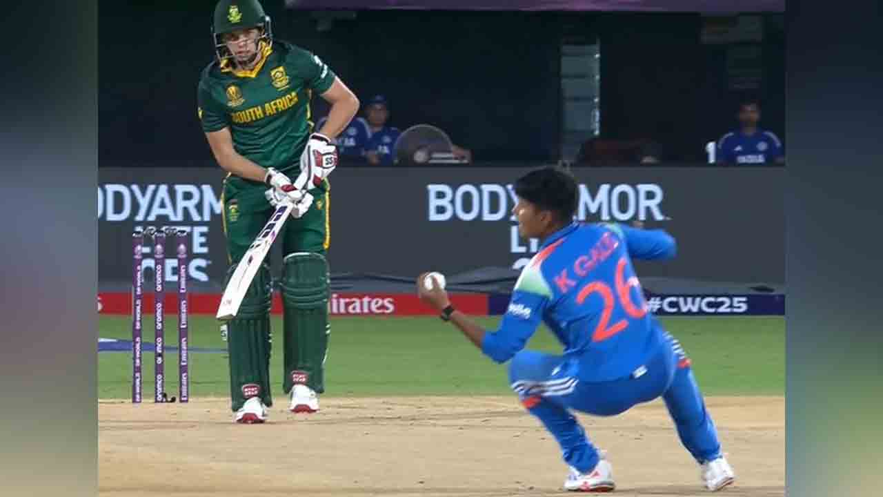 INDW vs SAW | ఒంటిచేత్తో క్యాచ్ అందుకున్న క్రాంతి.. సున్నాకే వెనుదిరిగిన సెంచరీ స్టార్