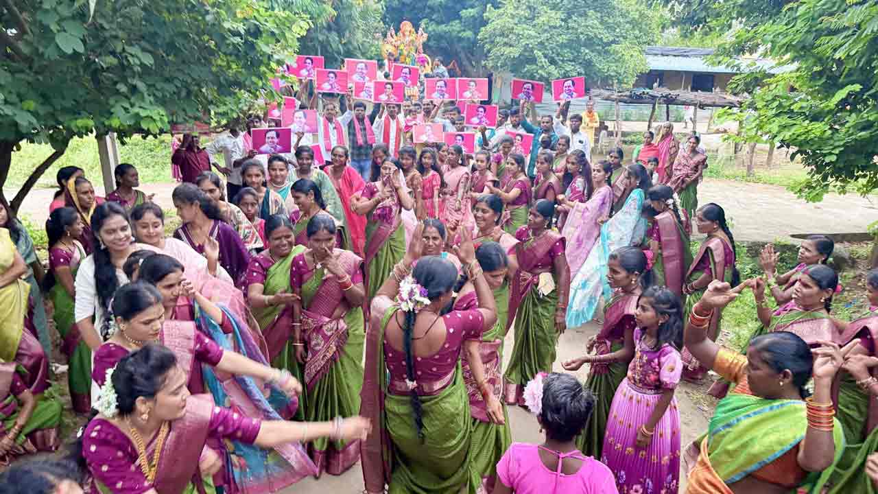 KTR | దిస్ ఈజ్ సూప‌ర్బ్.. ముఖ‌రా కే మ‌హిళ‌ల‌పై కేటీఆర్ ప్ర‌శంస‌లు