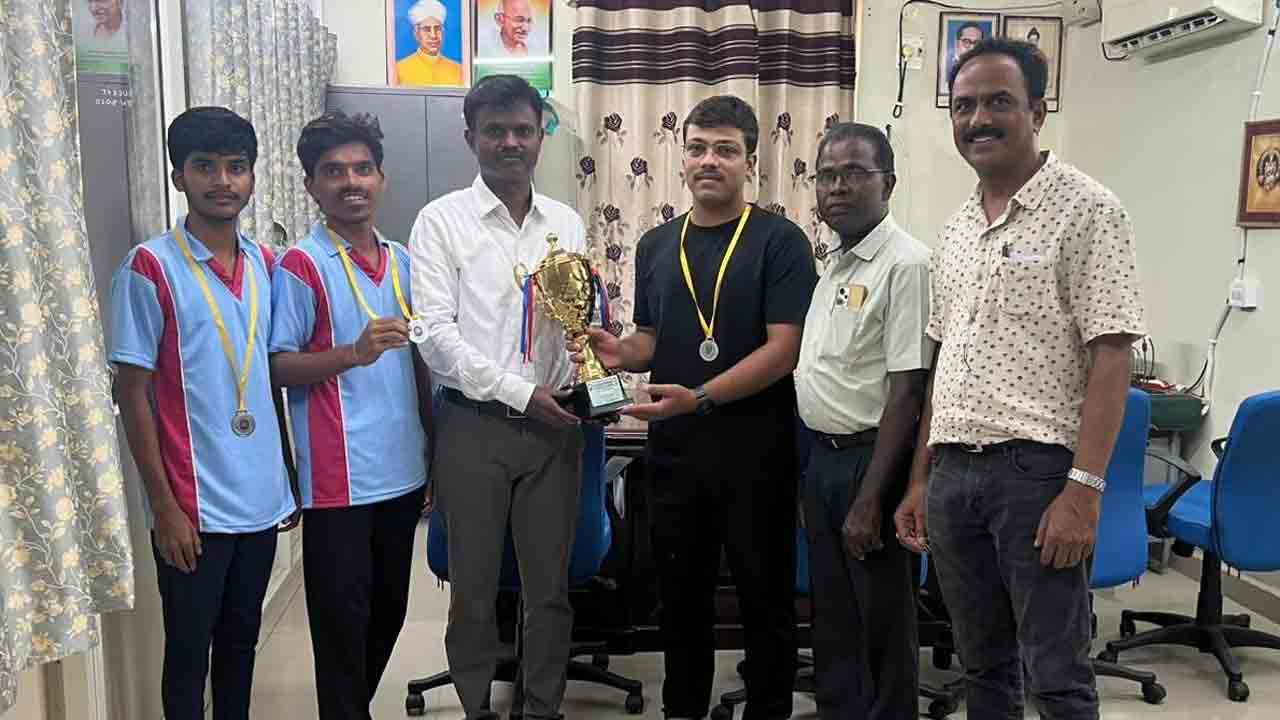 KU | కేయూ టేబుల్‌ టెన్నిస్ రన్నర్‌గా కేయూ ఇంజినీరింగ్‌ జట్టు