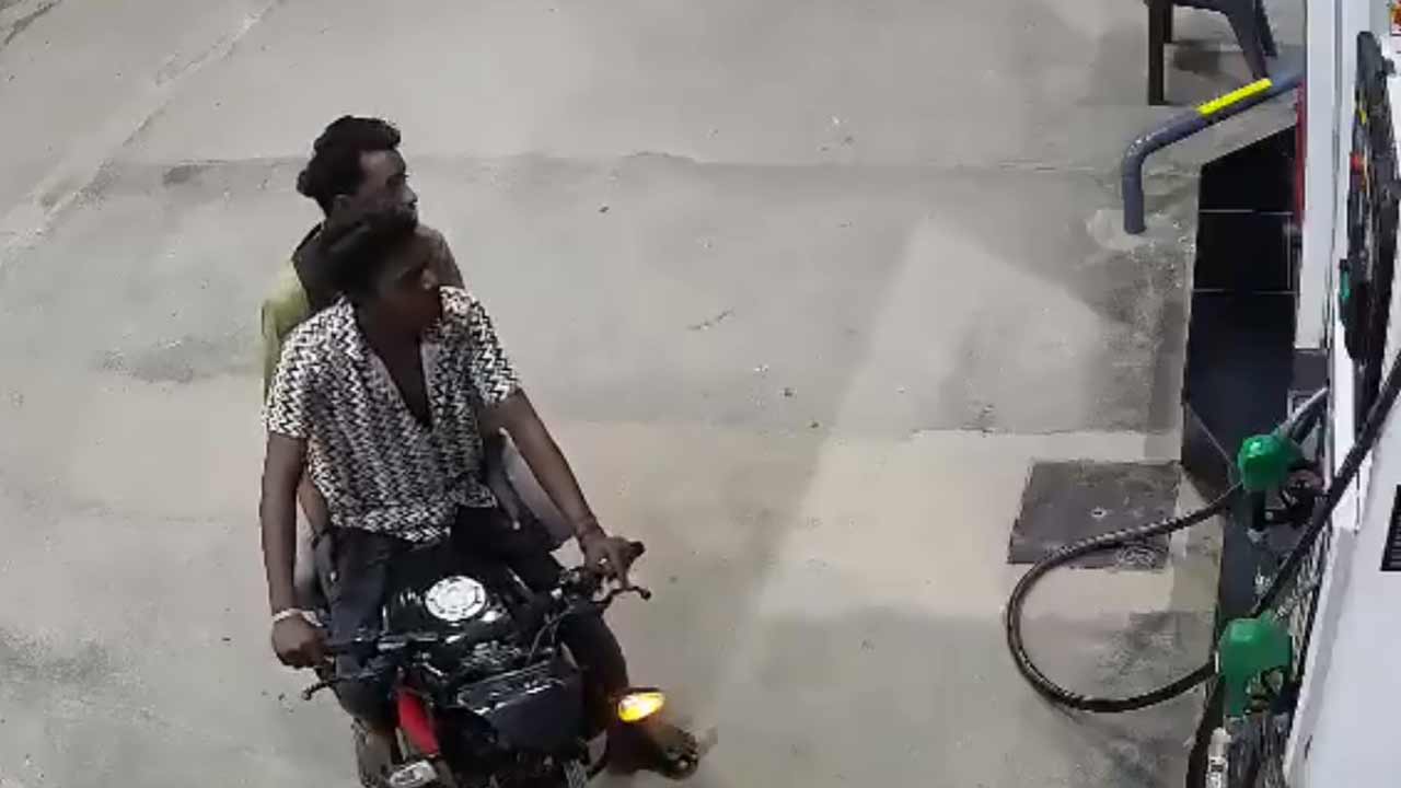Kurnool Bus Accident | కర్నూలు బస్సు ప్రమాదం.. చనిపోయిన బైకర్ శివశంకర్పై కేసు నమోదు