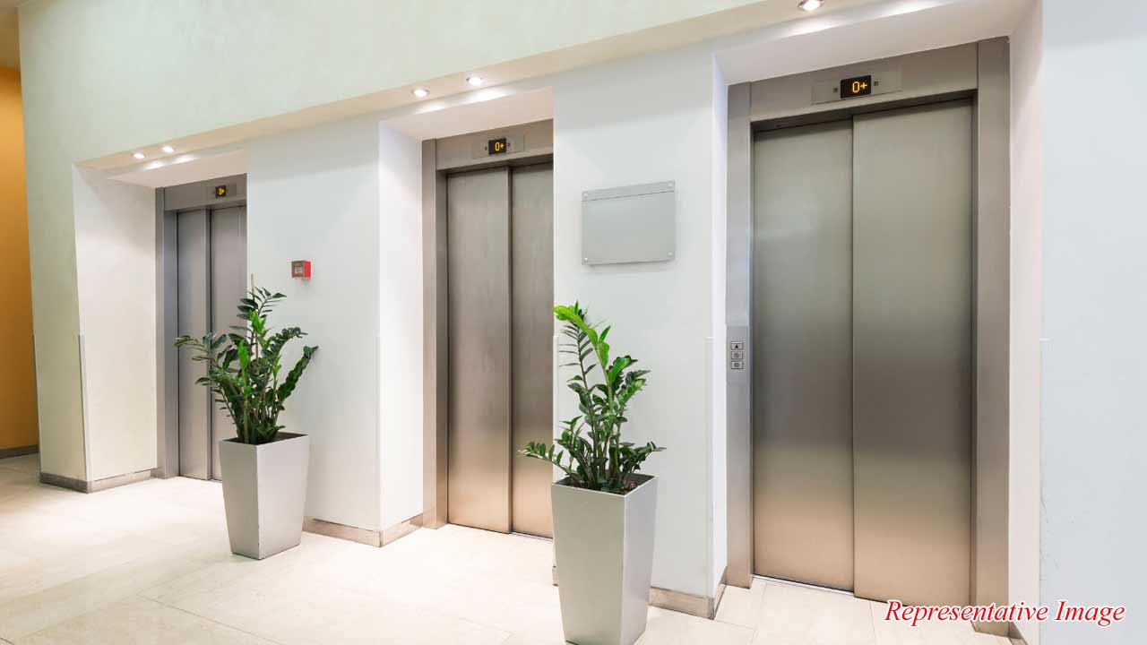 Hyderabad | అమీర్‌పేటలో లిఫ్ట్‌ లేకుండానే తెరుచుకున్న డోర్.. సెల్లార్‌లో పడ్డ వ్యక్తి