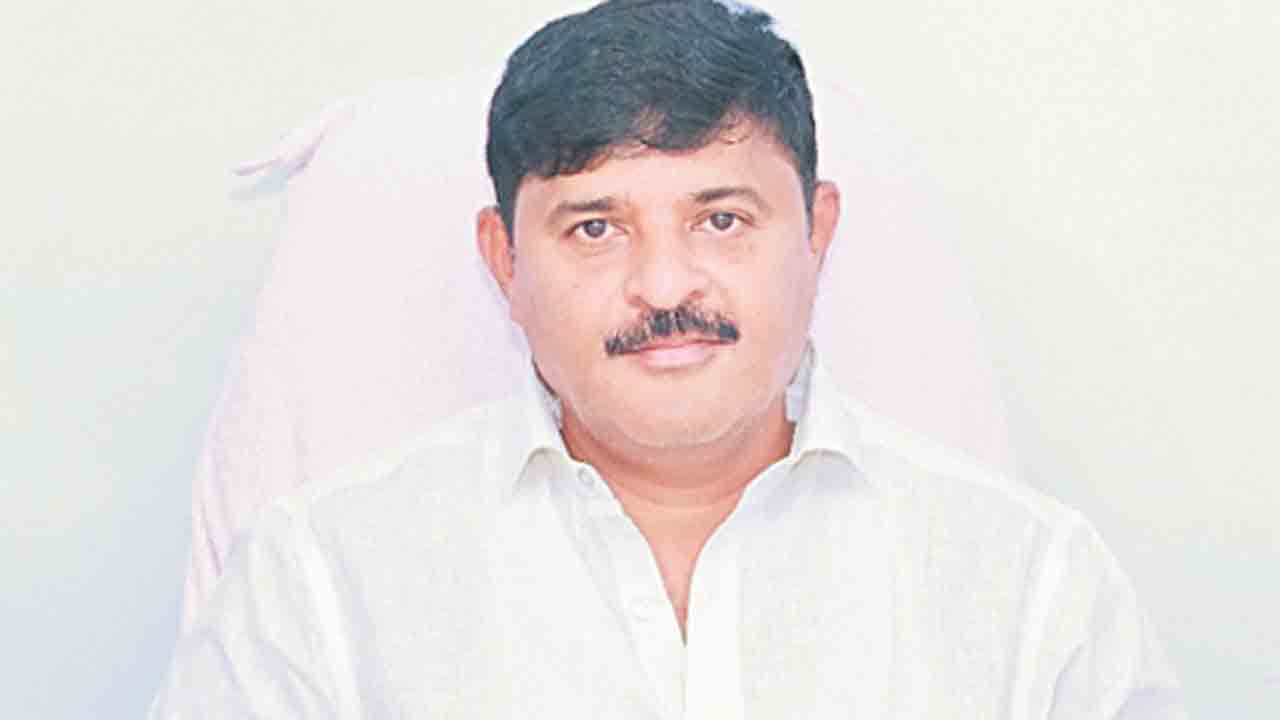 నార్ముల్‌ నష్టాలకు మంత్రి, ఎమ్మెల్యేలు కారణం