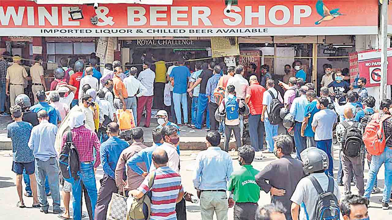 దసరా కిక్కు 697 కోట్లు.. పేరుకే గాంధీ జయంతి.. బెల్టు షాపుల్లో ఫుల్‌జోష్‌