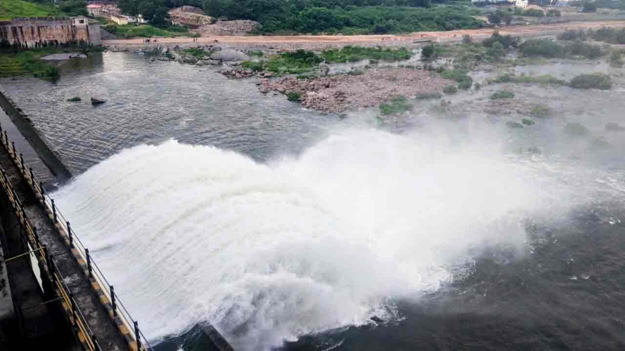 Lower Maneru | నిండు కుండలా ఎల్ఎండీ రిజర్వాయర్.. రెండు గేట్లు ఎత్తివేత