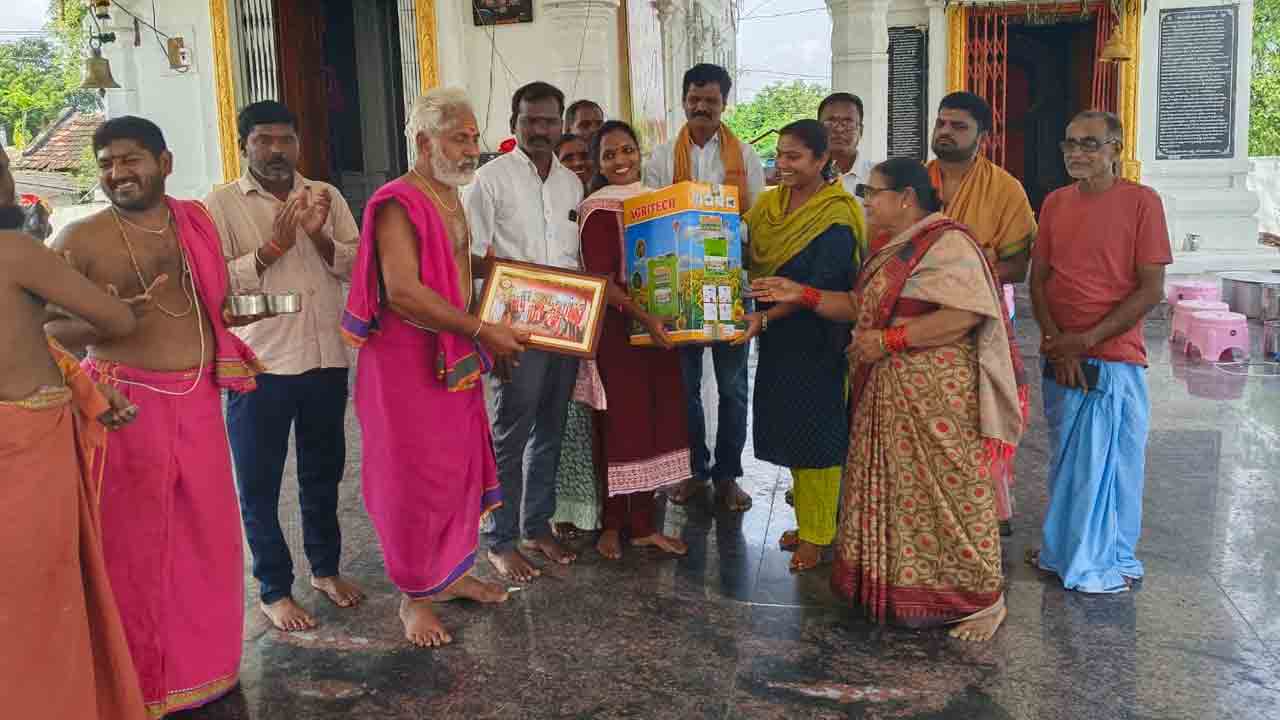 Sulthanabad | లక్కీ డ్రా విజేతలకు బహుమతులు ప్రదానం