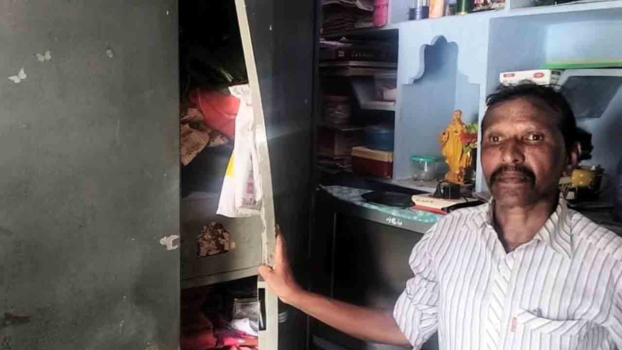 Madira town | మధిర పట్టణంలో భారీ చోరీ.. నగదు, బంగారం ఎత్తుకెళ్లిన దుండగులు