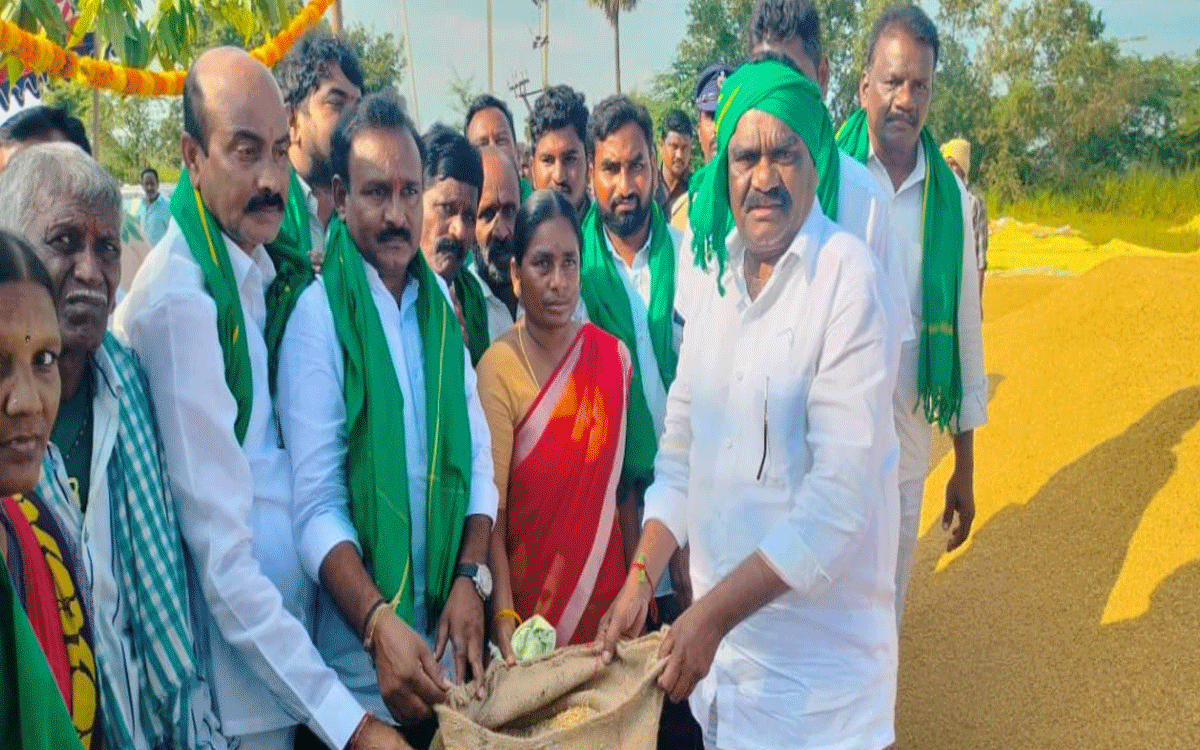 Shaligouraram : రైతులకు ఇబ్బందులు లేకుండా చూడాలి : ఎమ్మెల్యే మందుల సామేల్